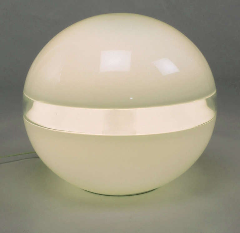 Vistosi Style White and Clear Glass Sphere Table Lamp In Excellent Condition In Chicago, IL