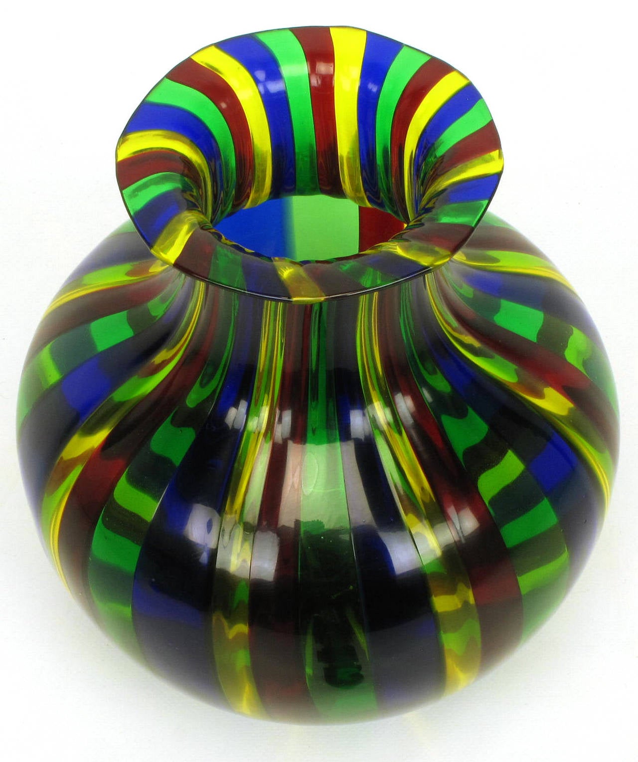 Italienische Vase aus mundgeblasenem Kunstglas mit Schale von Oggetti im Angebot 1
