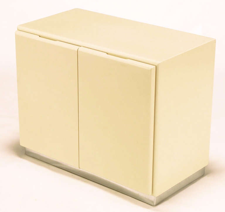 Milo Baughman Ivory Lacquer and Chrome, Two-Door Cabinets with Corner Pedestal In Good Condition In Chicago, IL