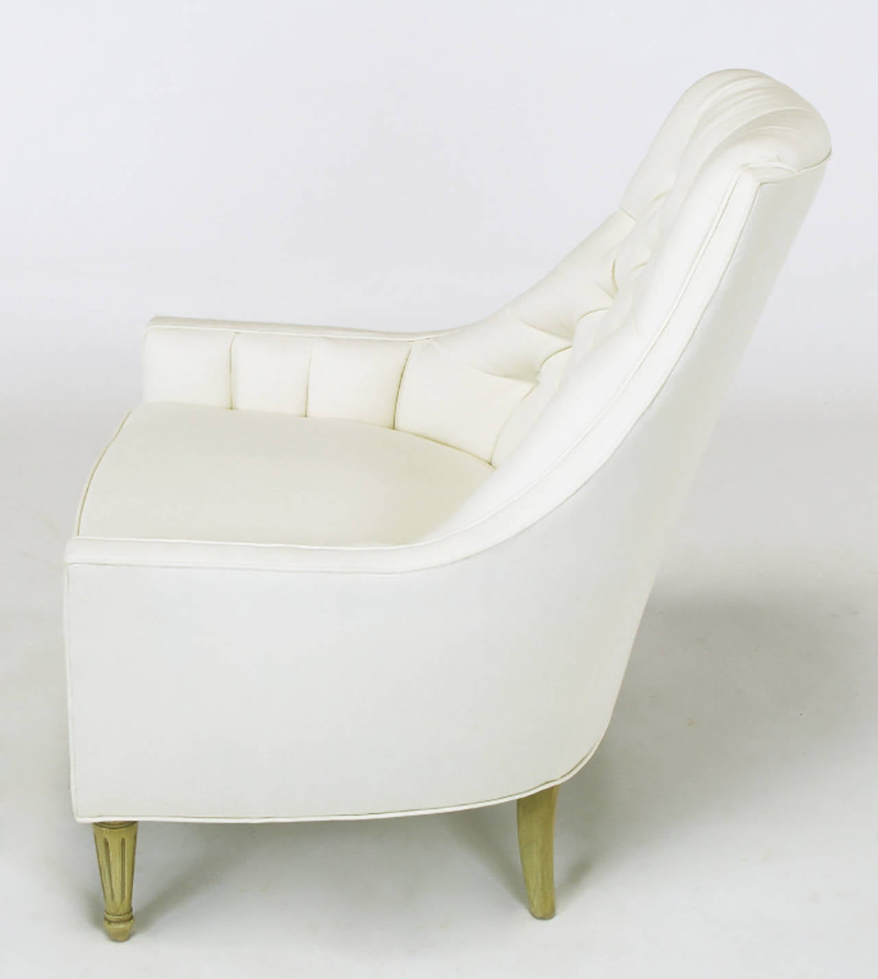 Pair of Elegant High Back Button Tufted White Linen Lounge Chairs In Excellent Condition In Chicago, IL