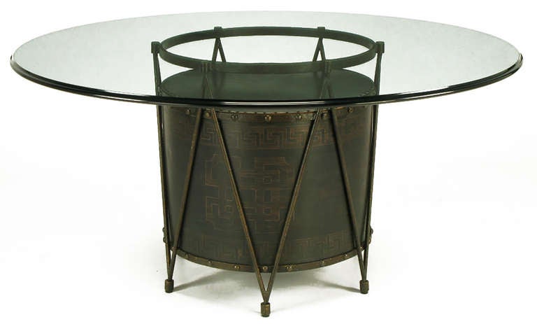 Base de table de jeu ou de salle à manger en bronze en forme de tambour avec motif de clé grecque Bon état - En vente à Chicago, IL