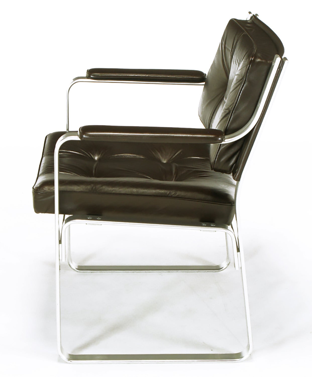 Ein Paar Karl-Erik Ekselius Mondo-Sessel aus Leder und Aluminium im Zustand „Gut“ im Angebot in Chicago, IL