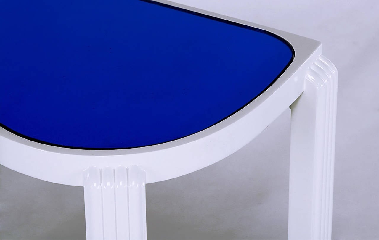 Pair of 1930s Art Deco White Lacquer and Blue Mirror Side Tables For Sale 2