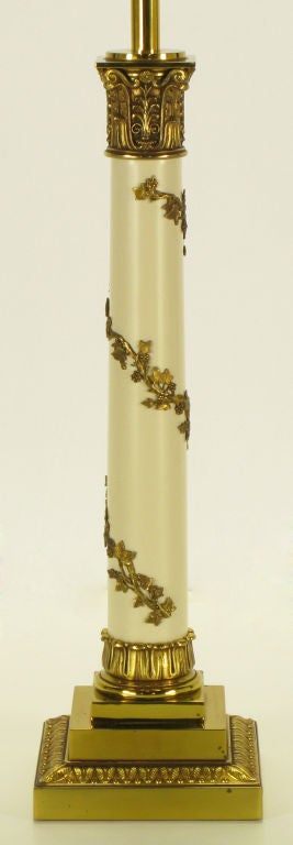 Laiton Paire de lampes de bureau néoclassiques Stiffel en laiton et laqué ivoire. en vente