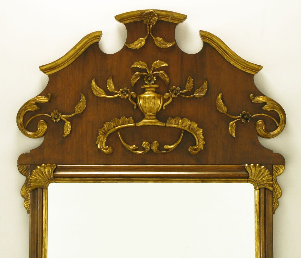 Carved Walnut Parcel-Gilt Italianate Mirror In Good Condition For Sale In Chicago, IL