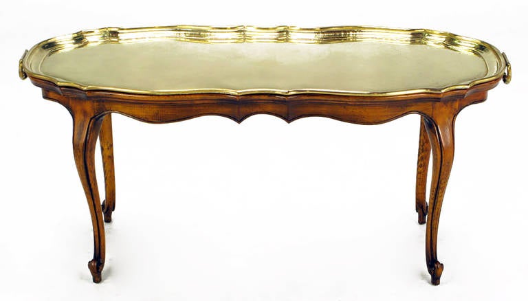 Américain Table basse de style Louis XV Yale Burge, avec plateau en laiton massif en vente