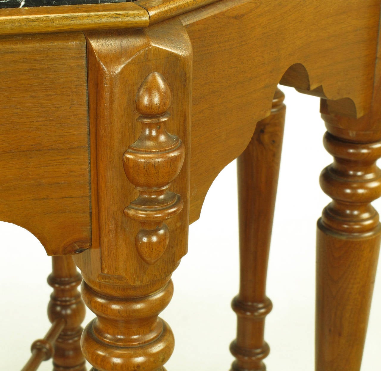 Marbre Table centrale Eastlake à huit pieds en noyer et marbre en vente