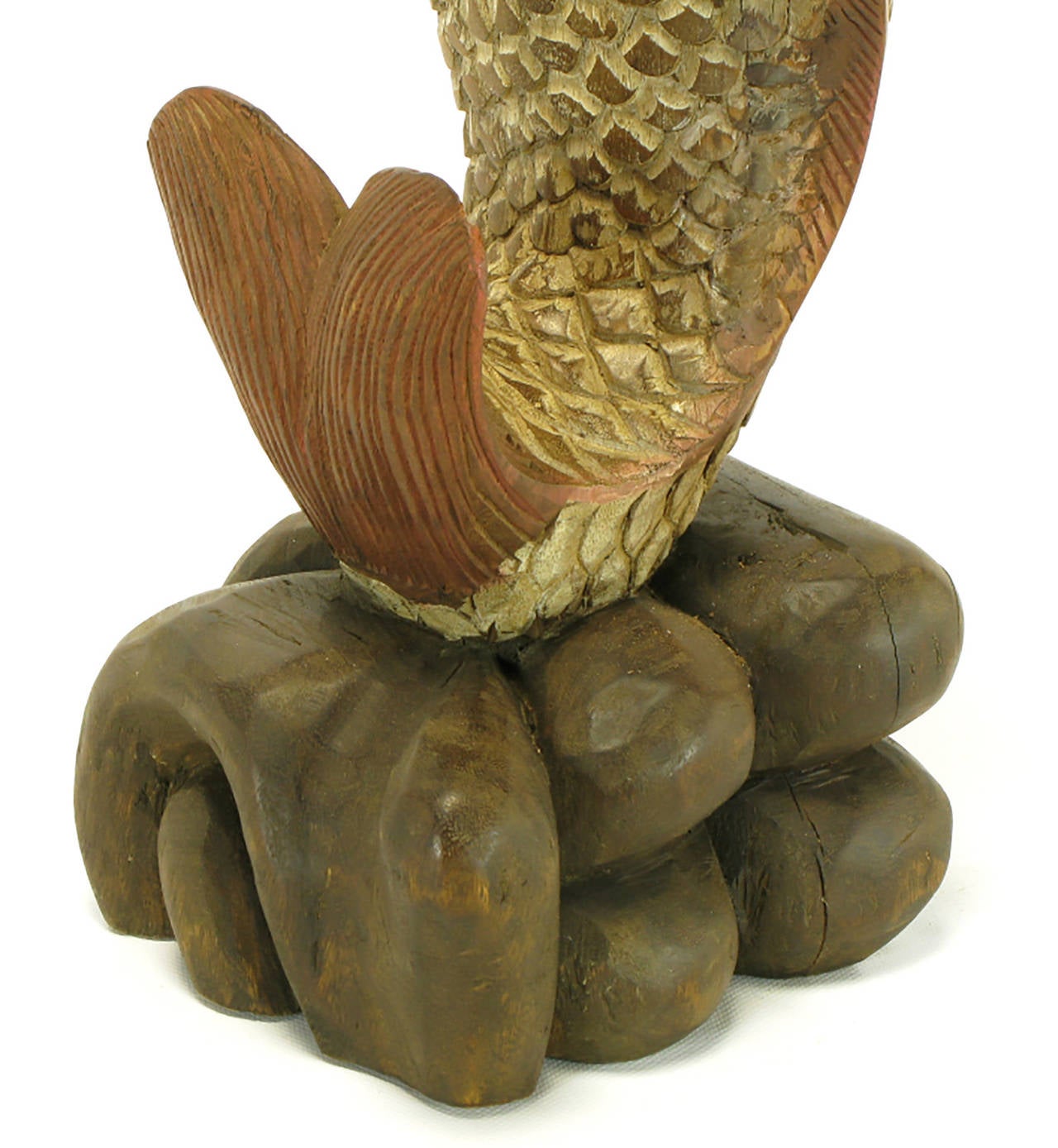 Substantielle paire de lampes de table Koi Fish en bois sculpté à la main en vente 4