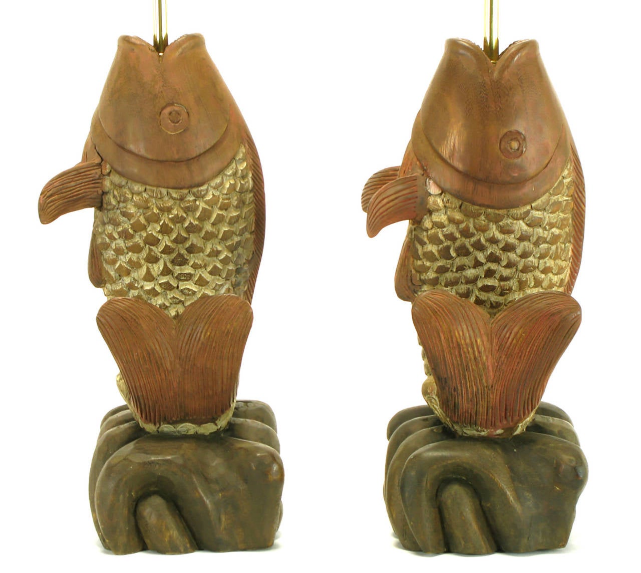 Américain Substantielle paire de lampes de table Koi Fish en bois sculpté à la main en vente
