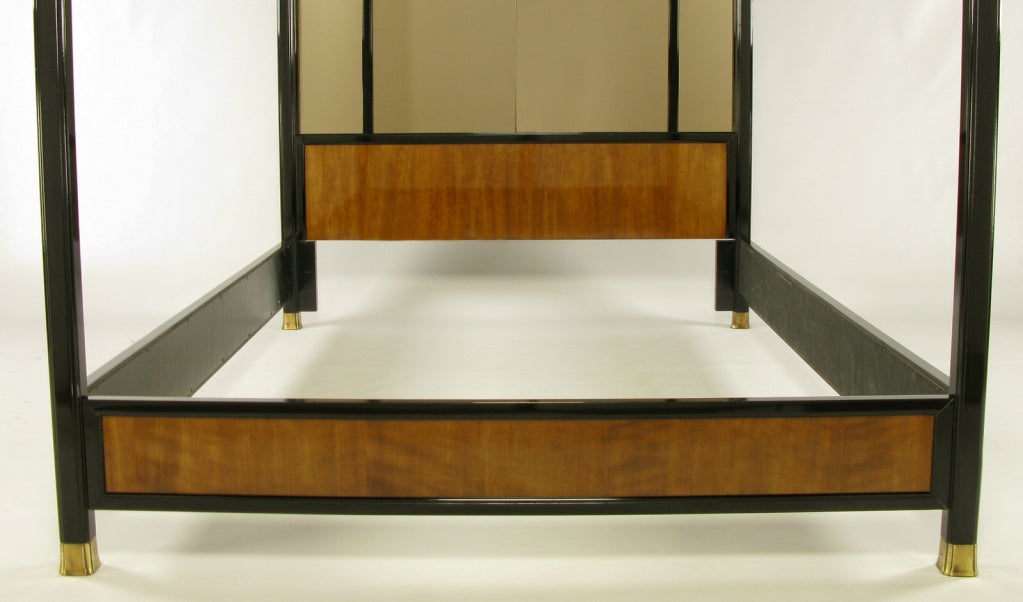 canopy bed with mirrored ceiling