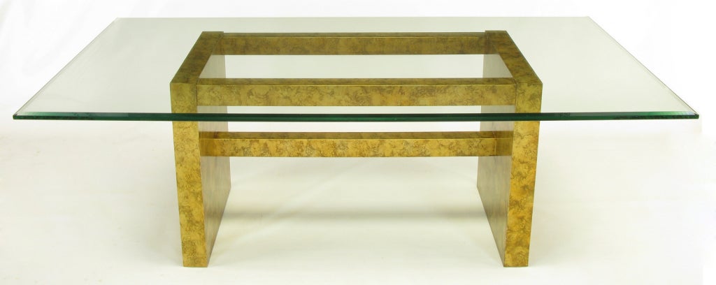 Table de salle à manger en finition laquée goutte d'huile avec des pieds en bois massif et des panneaux de bois bloqués, par Henredon, du groupe 