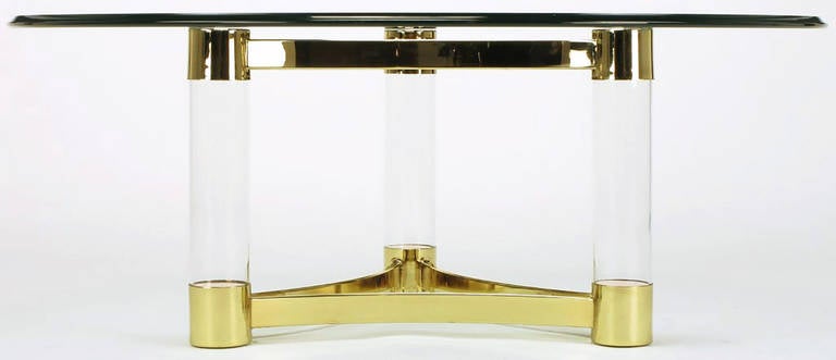 Brass and Lucite Reverse Trefoil Coffee Table In Good Condition In Chicago, IL