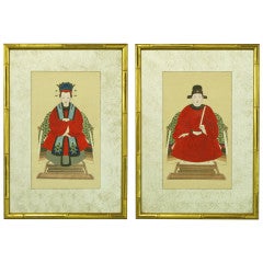 Paire de portraits d'ancêtres chinois encadrés et munis d'un miroir & doré