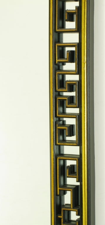 Bois Miroir réticulé de style asiatique de 140 centimètres en laque noire et partiellement doré en vente