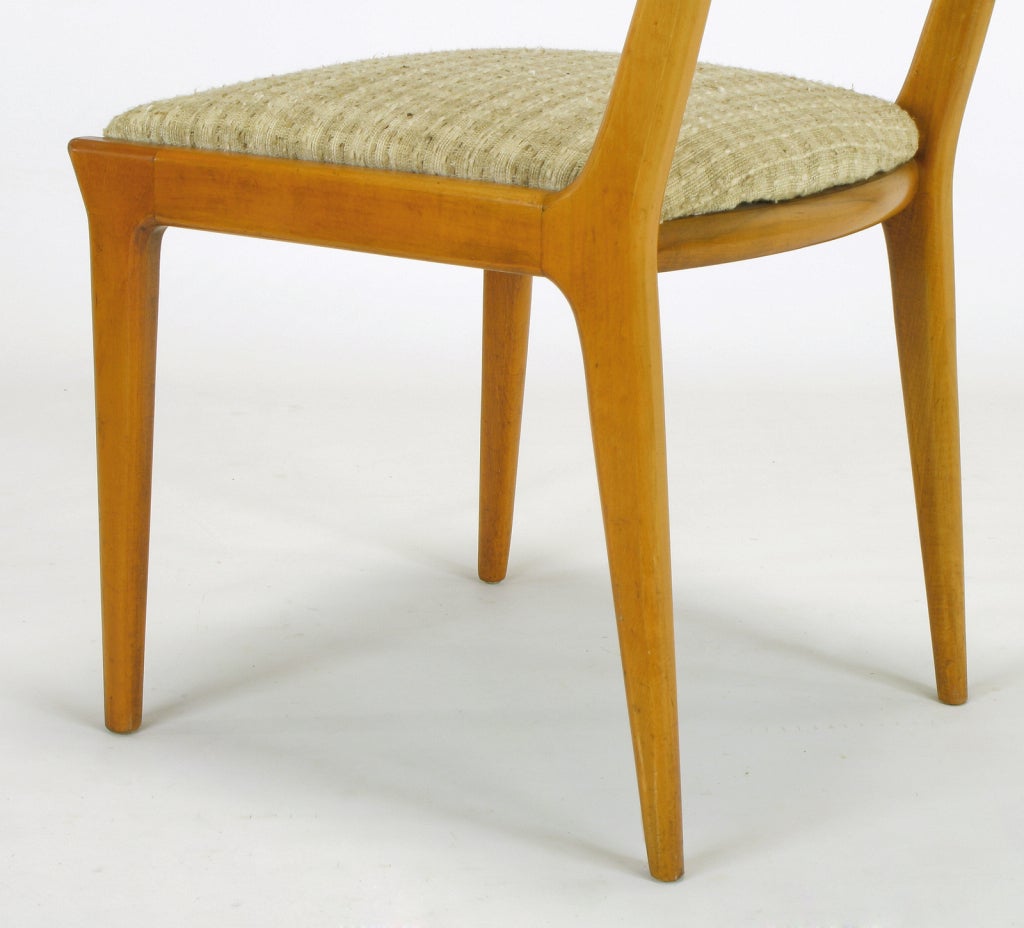 Gepolsterte Esszimmerstühle aus Nussbaumholz von Renzo Rutili im Angebot 4