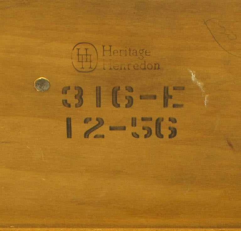 Heritage Henredon Horn Leg Figured Walnut and Mahogany Side Table For Sale 1