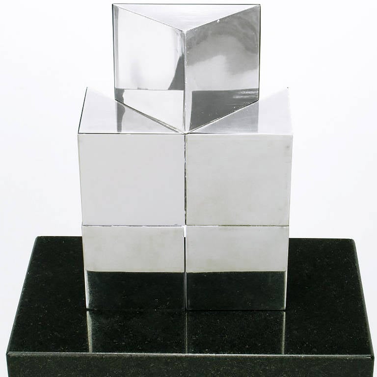 Escultura Cubista Cromada sobre Pedestal de Granito Negro en Excelente estado para la venta en Chicago, IL