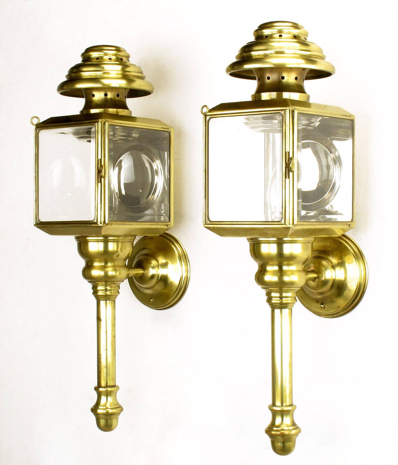 Pair of circa 1900s Brass and Beveled Glass Electrified Coach Lights In Excellent Condition In Chicago, IL