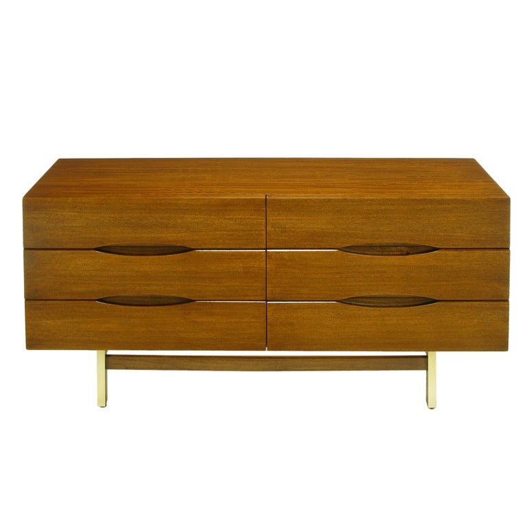 American Of Martinsville Mahogany Dresser With Recessed Pulls