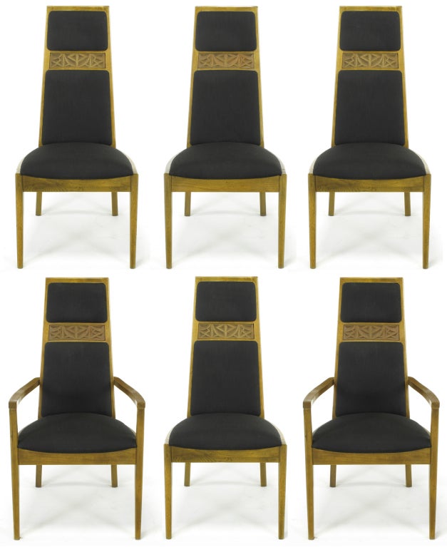 Set di sei sedie da pranzo in frassino chiaro con rivestimento a righe in misto seta marrone scuro di Kroehler. Il set comprende due poltrone e quattro sedie laterali; schienale alto con inserti in resina fusa e seduta ben