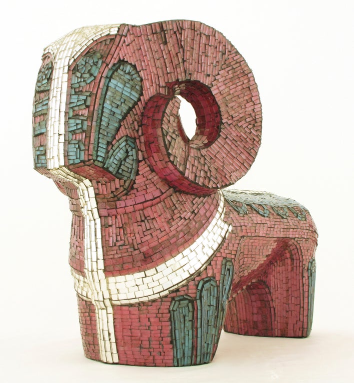 Scultura astratta di ariete rivestita di mosaico di vetro in miniatura in vendita 3