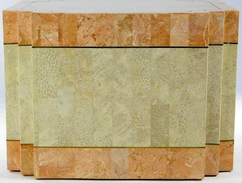 Table basse Casa Bique en pierre fossile tessellée et marbre Bon état - En vente à Chicago, IL
