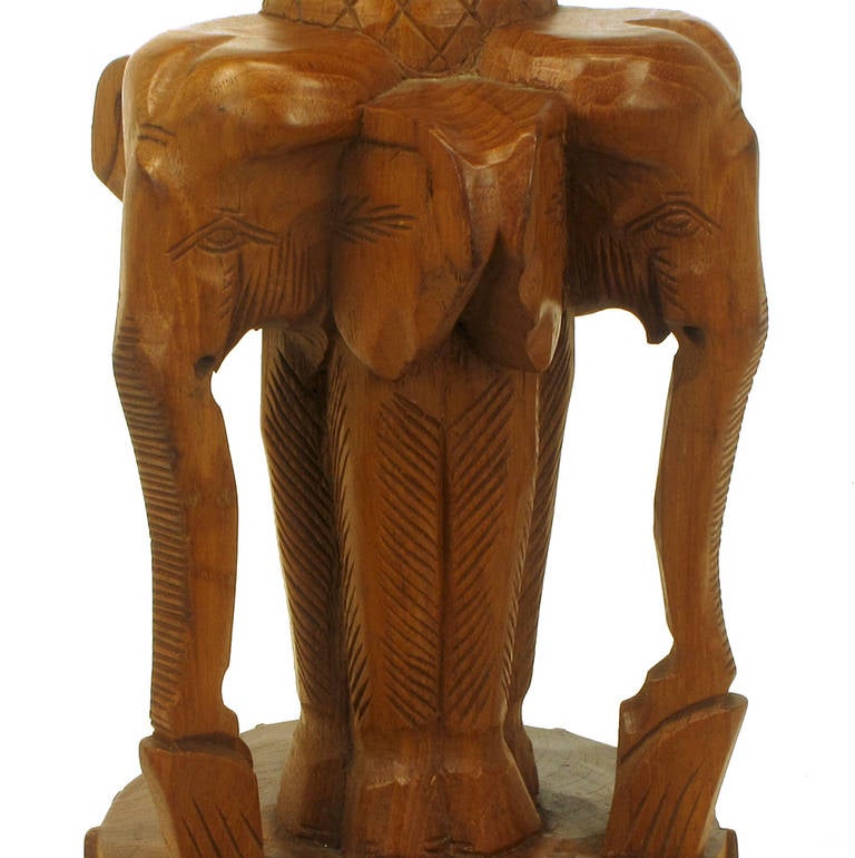 Paire de grandes lampes de bureau « Trio of Elephants » en bois dur sculpté à la main en vente 4