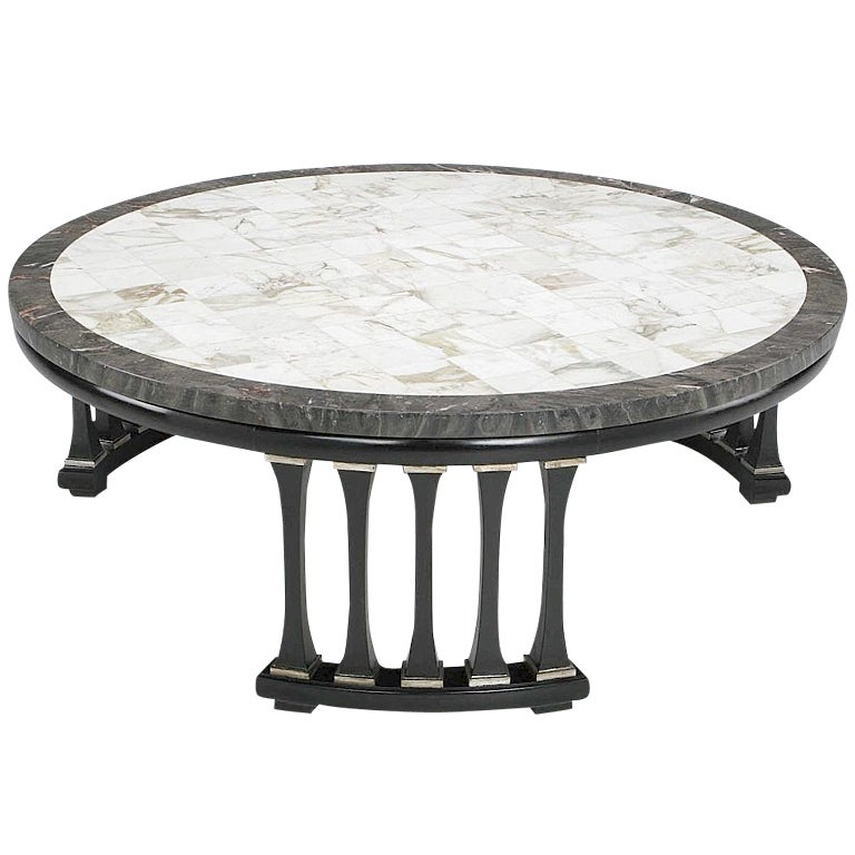 Table basse ronde à trois colonnes en marbre avec plateau en patchwork en vente