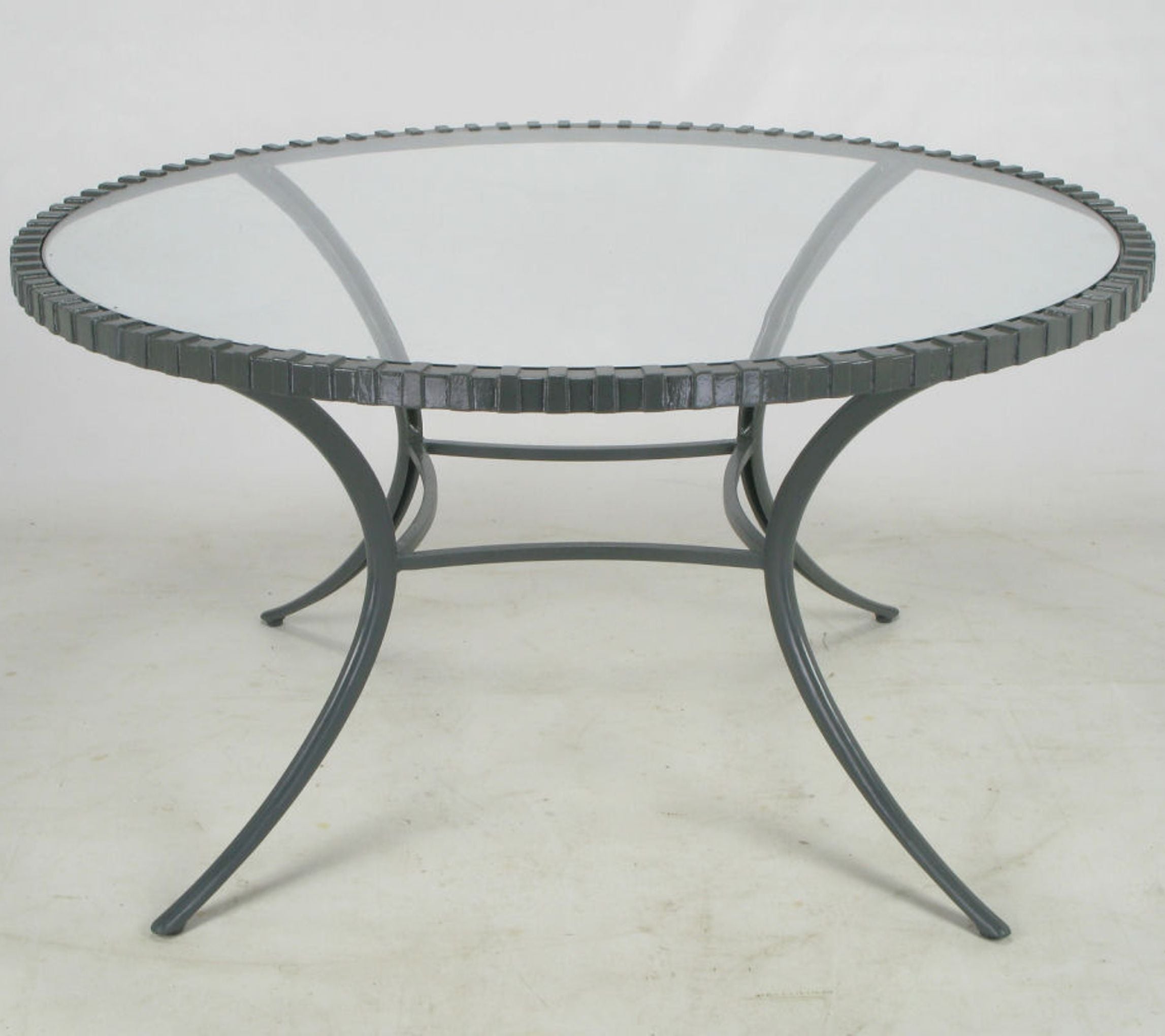Thinline Cast Aluminum Round Klismos Leg Dining Table
