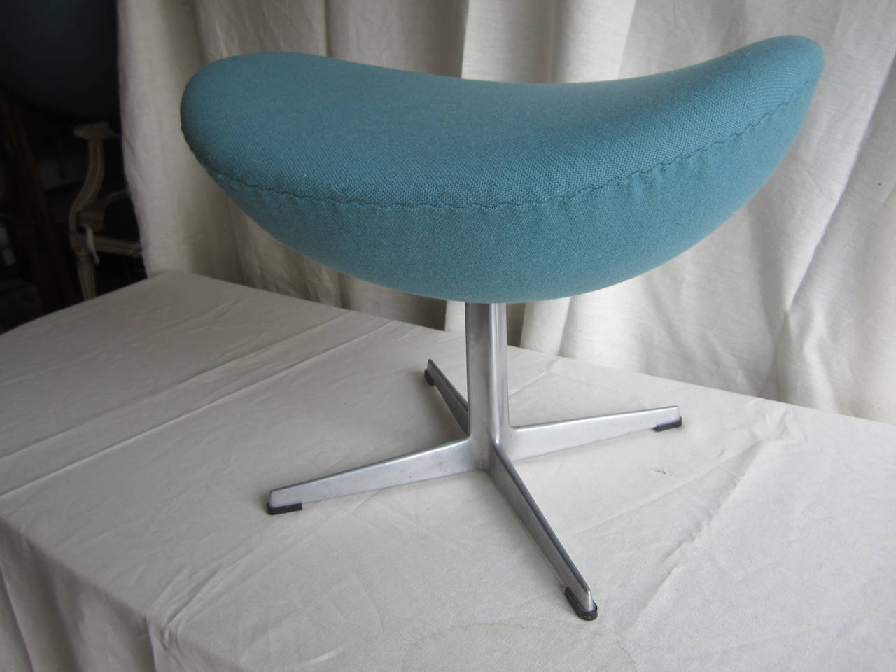 Arne Jacobsen Egg Chair and Ottoman 2