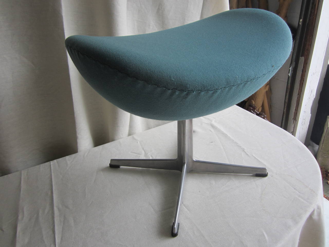 Arne Jacobsen Egg Chair and Ottoman 3