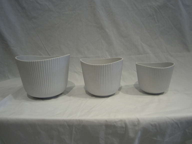 Trio of Stig Lindberg bowls in decreased sizing starting at 5