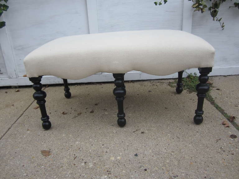 Scalloped Apron Bench