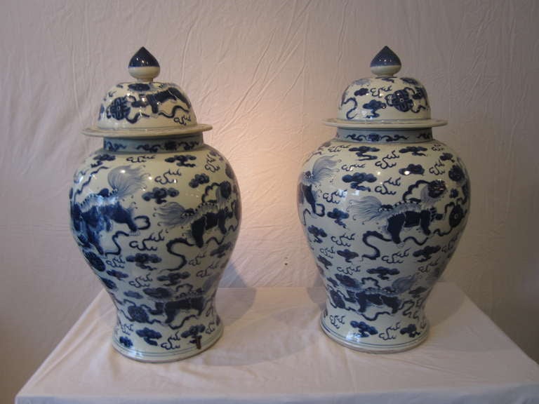 Pair of Chinese Blue and White Jars with Lids In Excellent Condition In East Hampton, NY