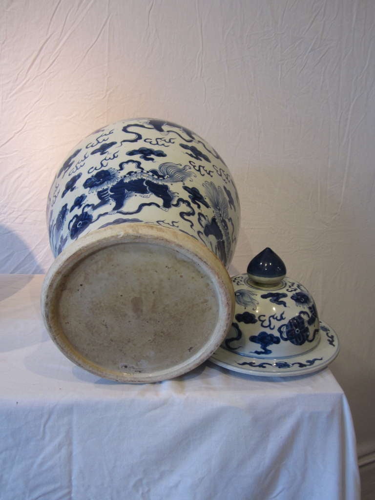 Ceramic Pair of Chinese Blue and White Jars with Lids