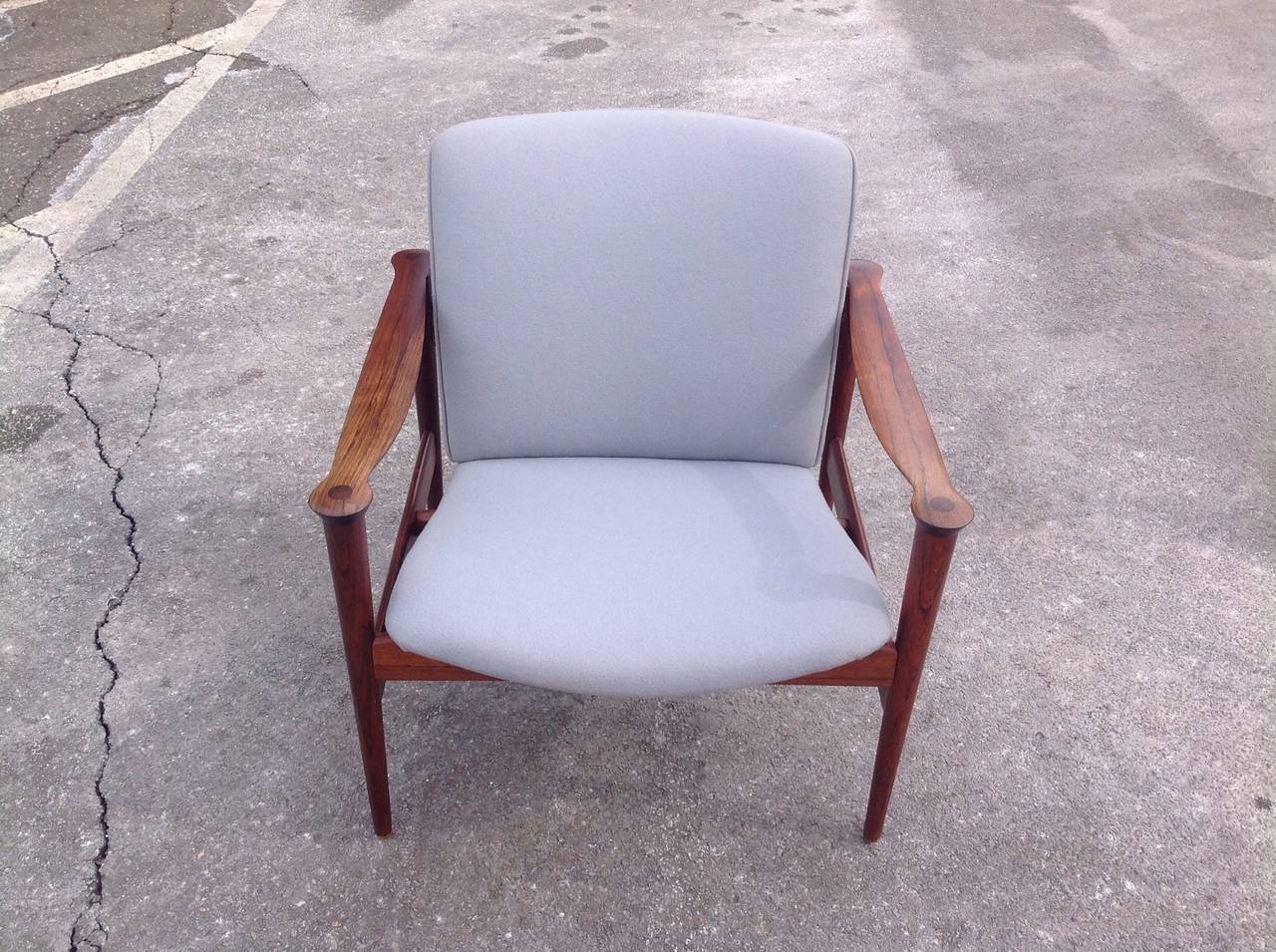 A beautiful and hard to find solid rosewood armchair designed by Peter Hvidt for Frederick Kayser, circa 1960.
This armchair was just re-upholstered.
