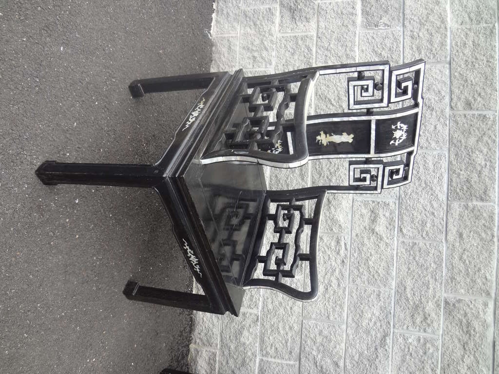 Early 20th Century Chinese Armchairs with Mother of Pearl Inlay In Good Condition For Sale In Sleepy Hollow, NY