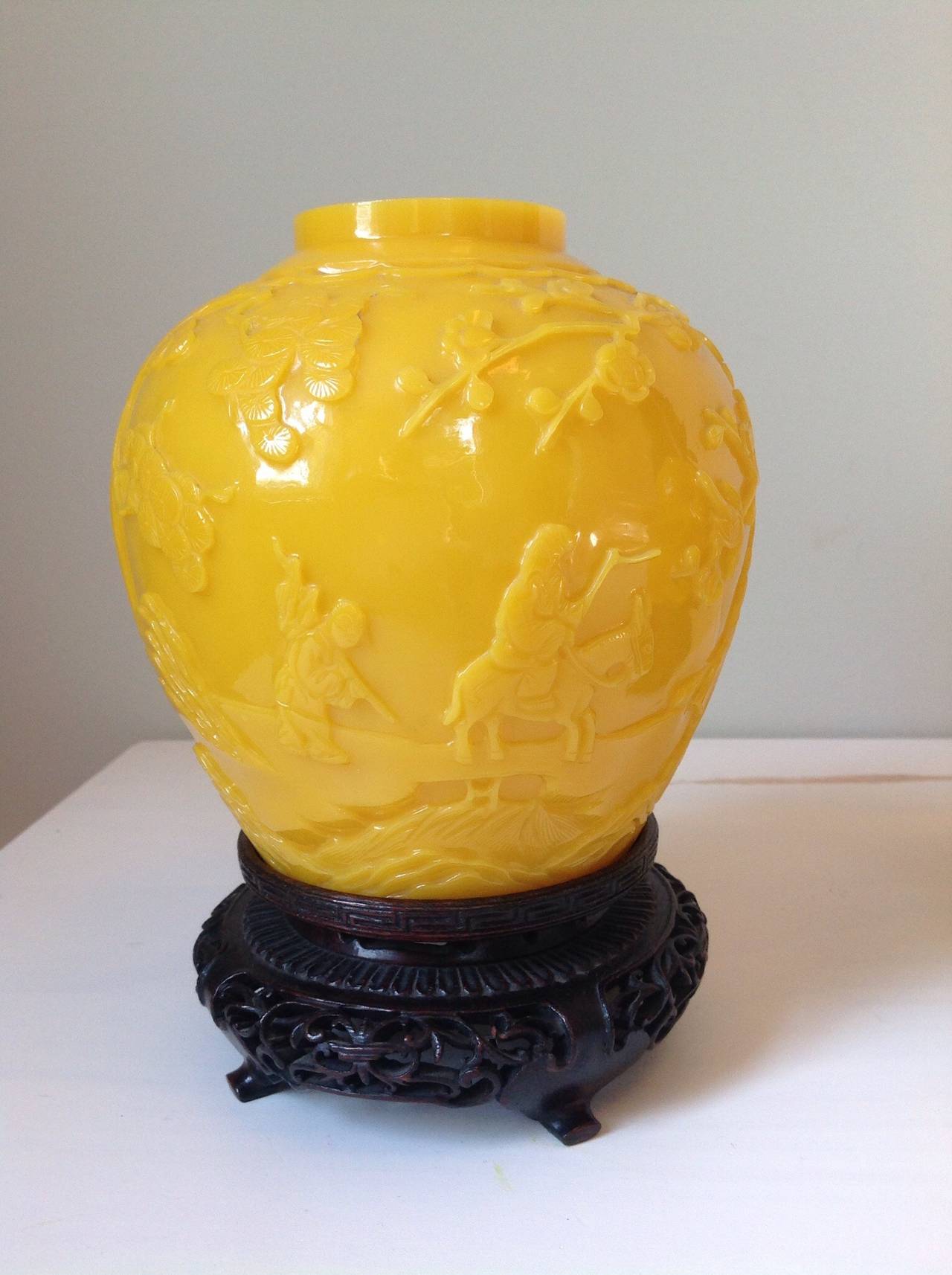 Carved Rare Set of Yellow Peking Glass For Sale