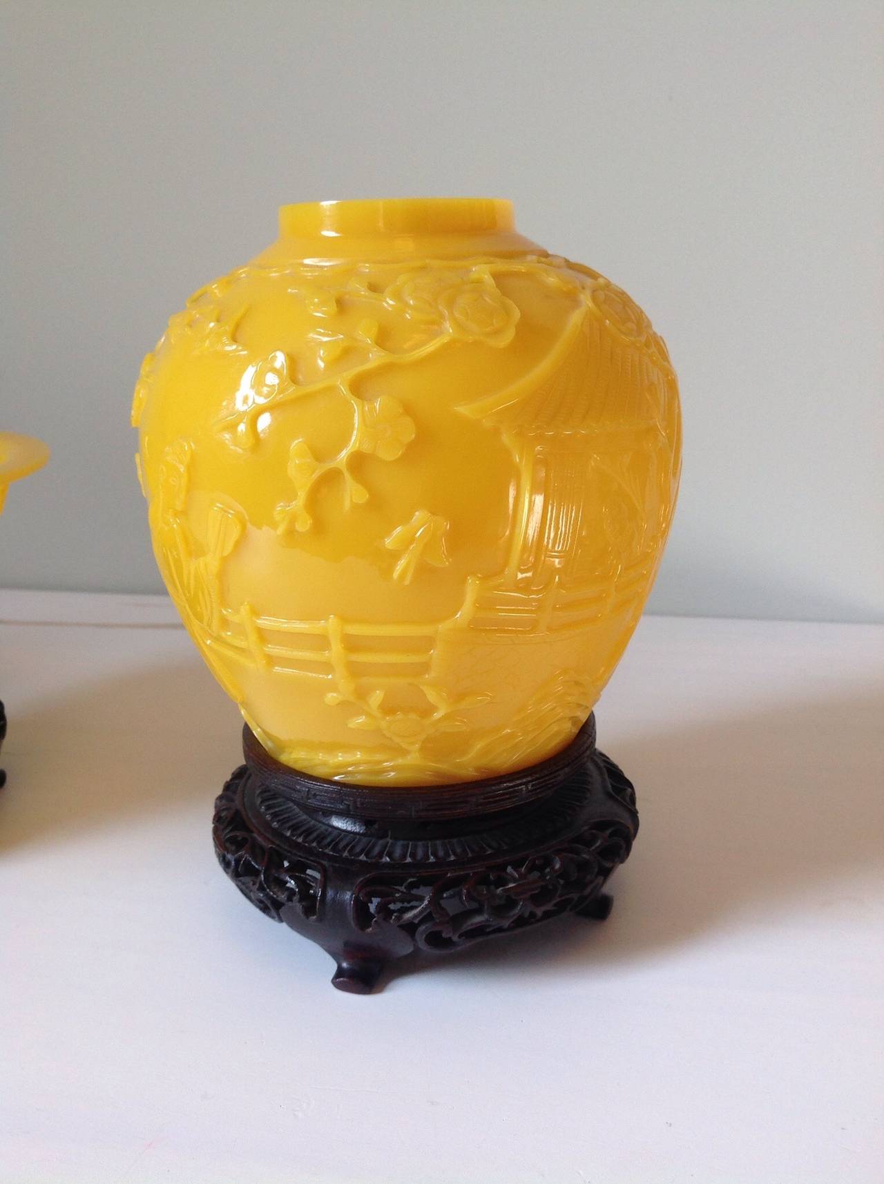 Rare Set of Yellow Peking Glass In Excellent Condition For Sale In Sleepy Hollow, NY