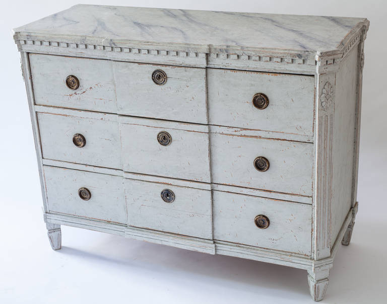 A lovely Swedish late Gustavian period chest of drawers with a faux marble painted top. This piece has nice dental molding and reeded corners with flower medallions, the paint surface has been restored. The bottoms of the three drawers have been