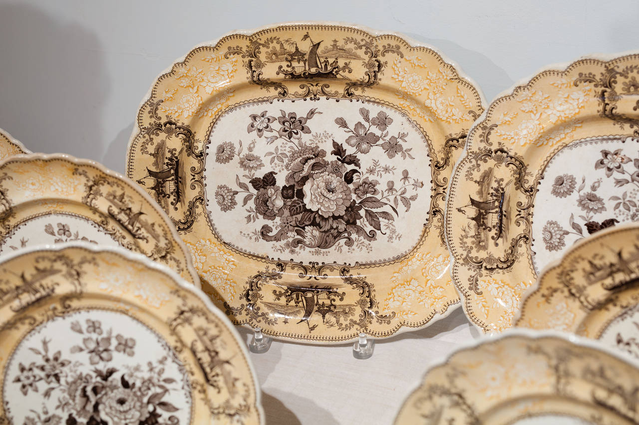 A set of ten yellow and brown transfer plates and two platters, 1840, England In Excellent Condition In New Preston, CT