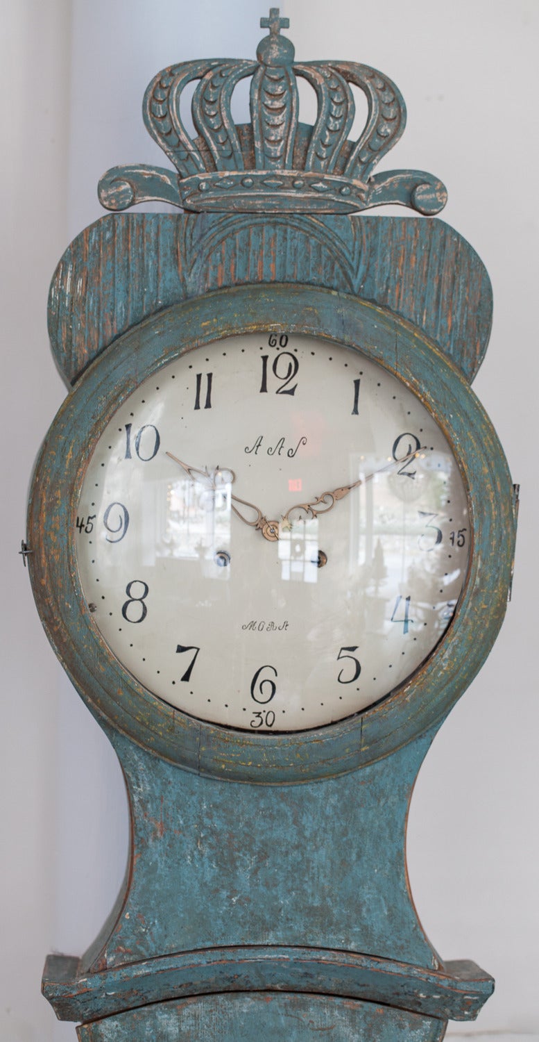 Swedish Blue Painted Mora Clock, Early 19th Century In Excellent Condition In New Preston, CT