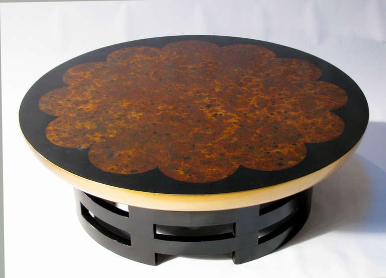 Theodore Muller & Isabel Barringer for Kittinger 'Lotus' cocktail table, circa 1950. Round top with black lacquer and oil drop finish with gilt edge resting on an open cylinder fretwork black lacquered wood base in the Asian Moderne taste.