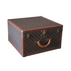 A Louis Vuitton Monogram Hat Box