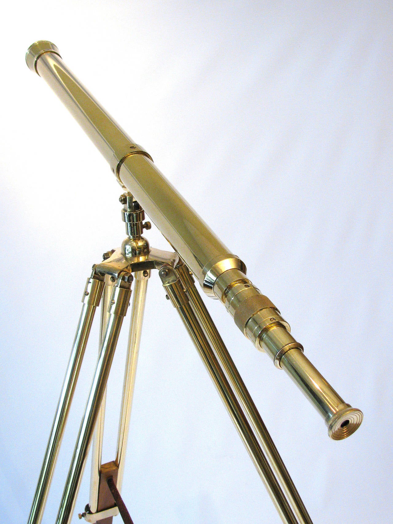 Early 20th Century Brass Telescope In Excellent Condition In Austin, TX
