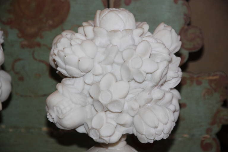 Pair of Alabaster Floral Finials circa 1900 In Excellent Condition In Los Angeles, CA