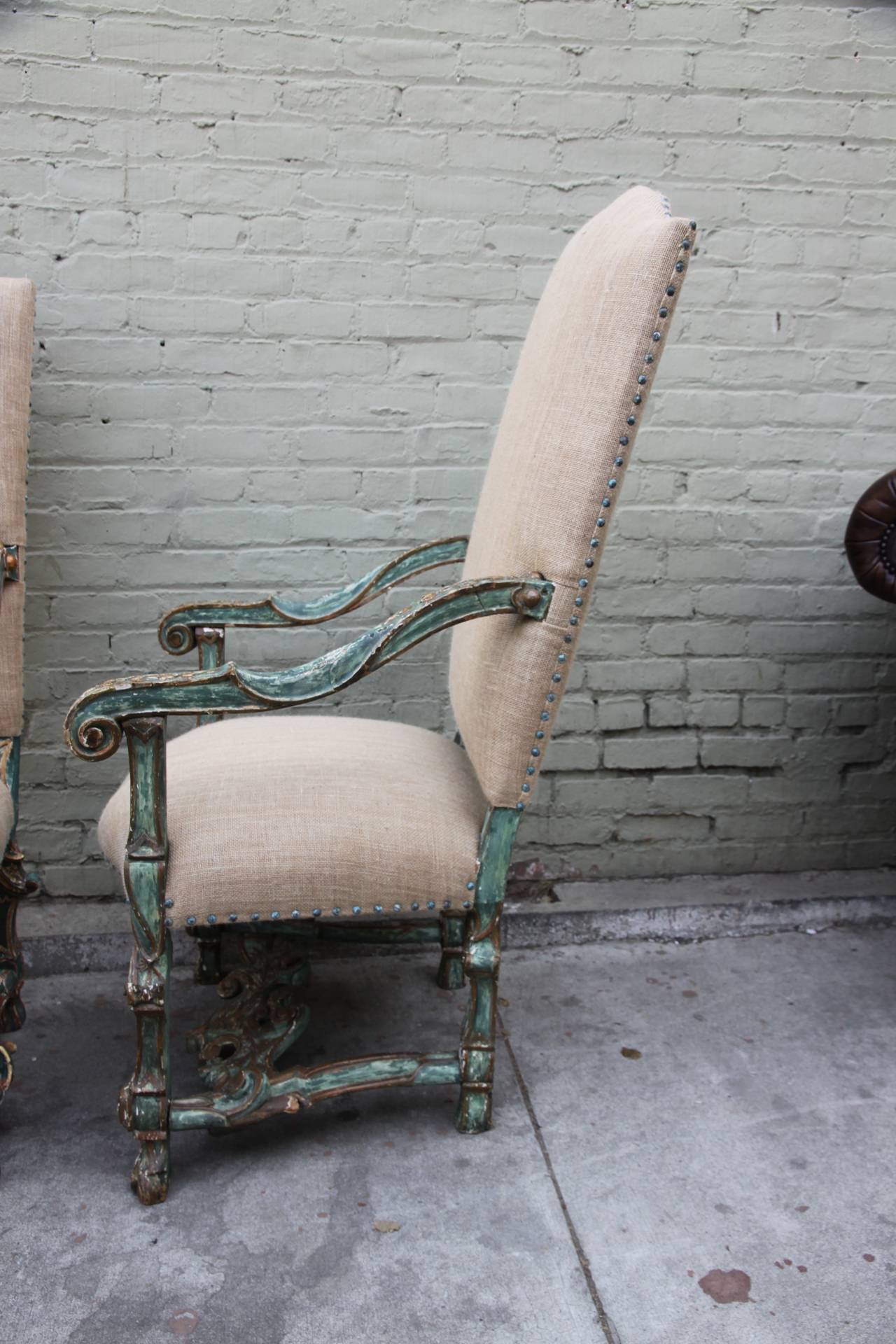 Italian Baroque Painted and Parcel-Gilt Armchairs In Distressed Condition In Los Angeles, CA