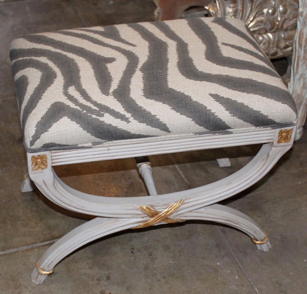 Pair of Italian Painted & Parcel Gilt Stools 4
