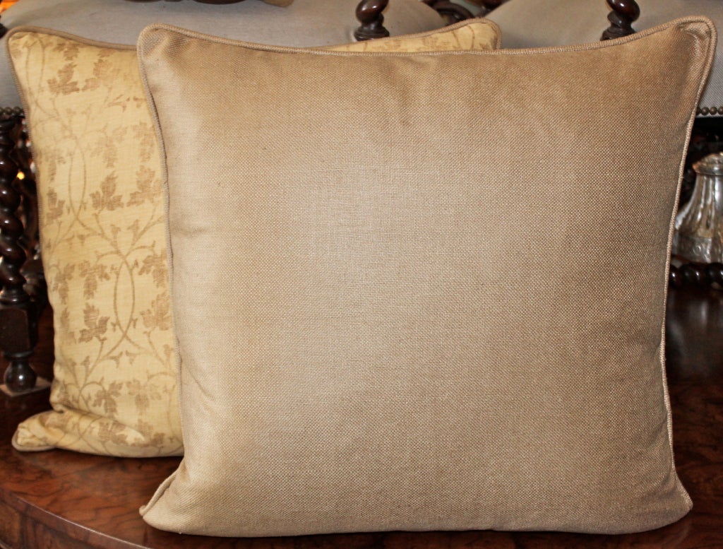 20th Century Pair of Rose Tarlow Textile Printed Linen Pillows