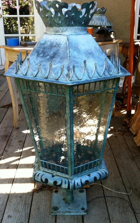 Pair of French Painted Metal Lanterns In Good Condition In Los Angeles, CA